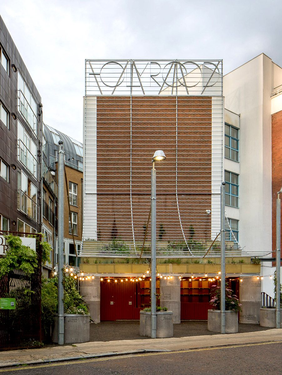 Low Line Louie, a meanwhile-use café, is the first phase of Sanchez Benton’s masterplan to turn Holyrood Street into a lively stretch of Southwark’s pedestrian-friendly Low Line.