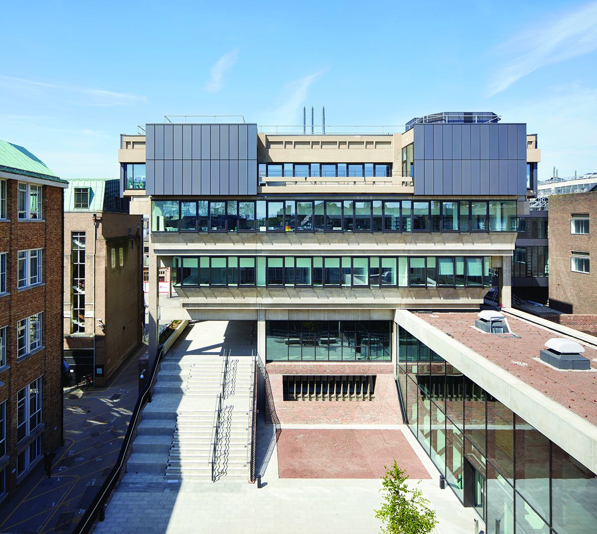 Extensive refurbishment included a new ribbon curtain wall and the introduction of new undercroft glazing.