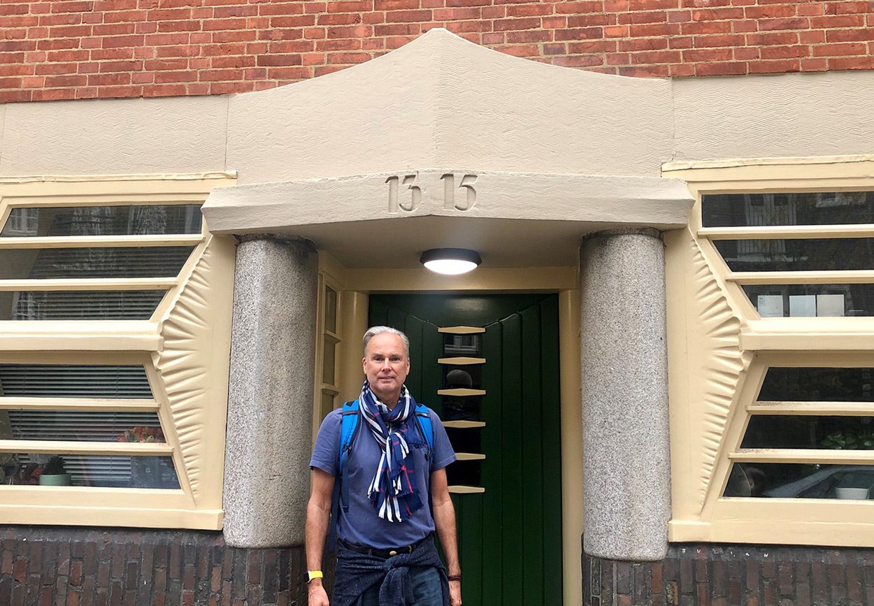 Alistair Brierley in front of Het Schip (The Ship) by Michel de Klerk