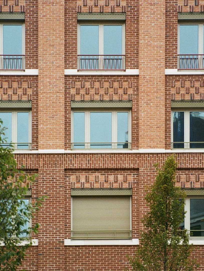 Sun-shading external roller shutters negate the need for air conditioning.