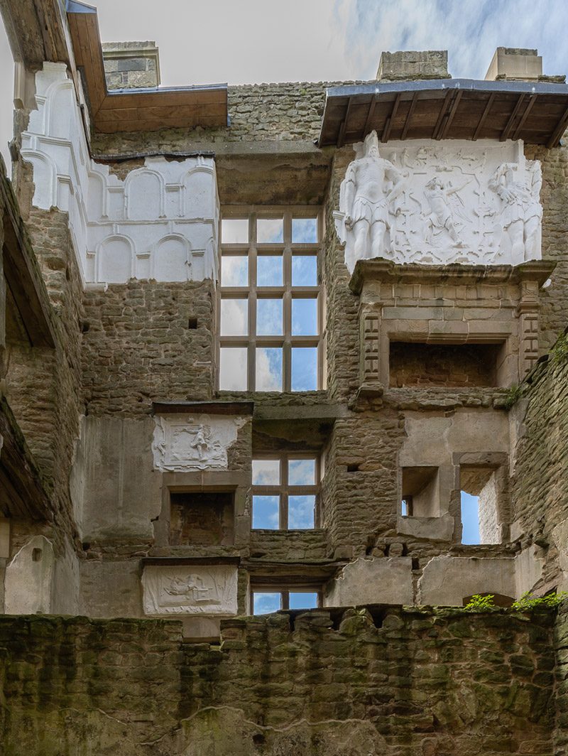 Semi-exposed Elizabethan bas-reliefs, focus of the restoration works.