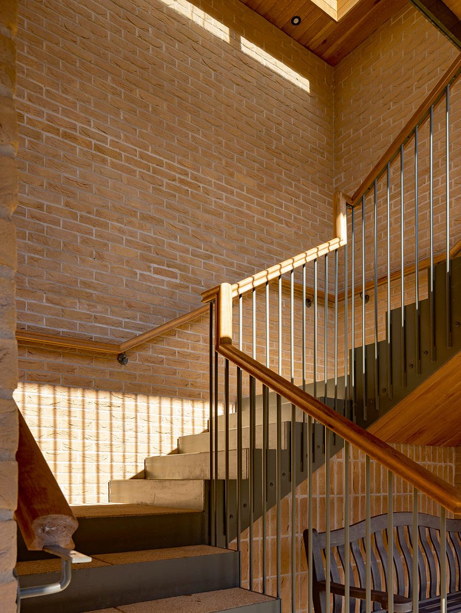 The open stairwell between floors of the residential building – robust but light-filled and pleasant.